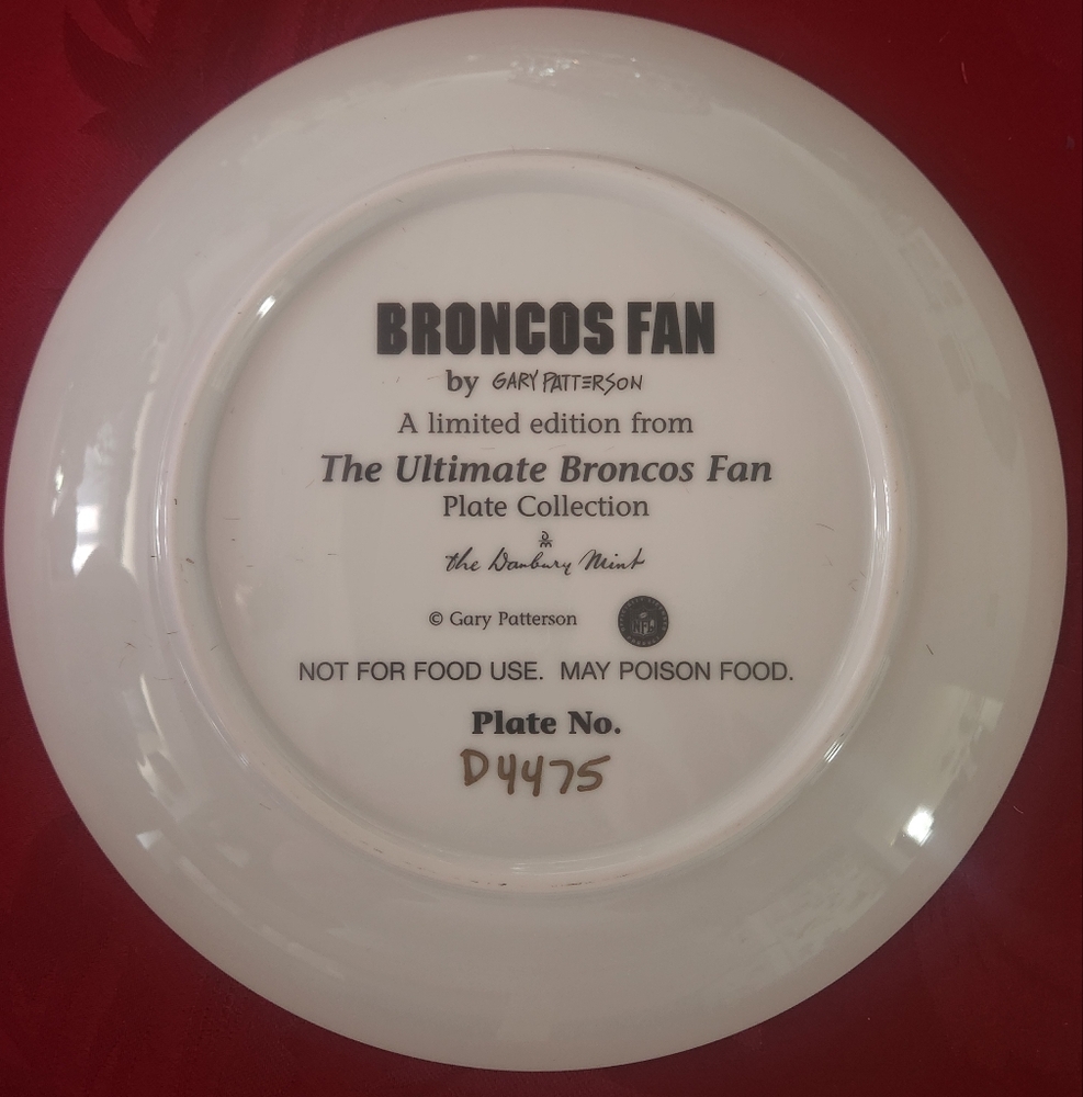 Broncos Collectible Plate "The Ultimate Broncos Fan" - Picture 2 of 2